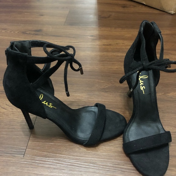 Lulus black and Gold heels. Never been worn! - Picture 2 of 4
